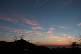 雲取山荘前で日の出待ち