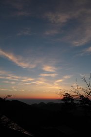 雲取山荘前で日の出待ち