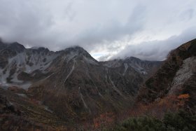 屏風の耳下から見下ろす涸沢