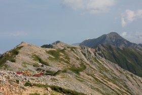 常念岳への稜線