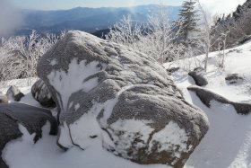 雪と岩