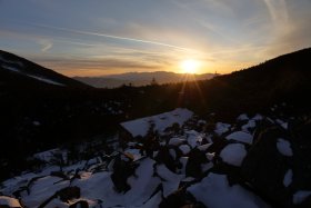 高見石小屋と夕陽