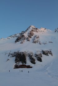 涸沢小屋と北穂高岳