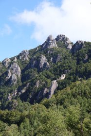 巨大な花崗岩の山