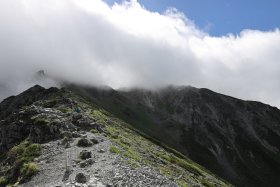 槍ヶ岳は雲の中